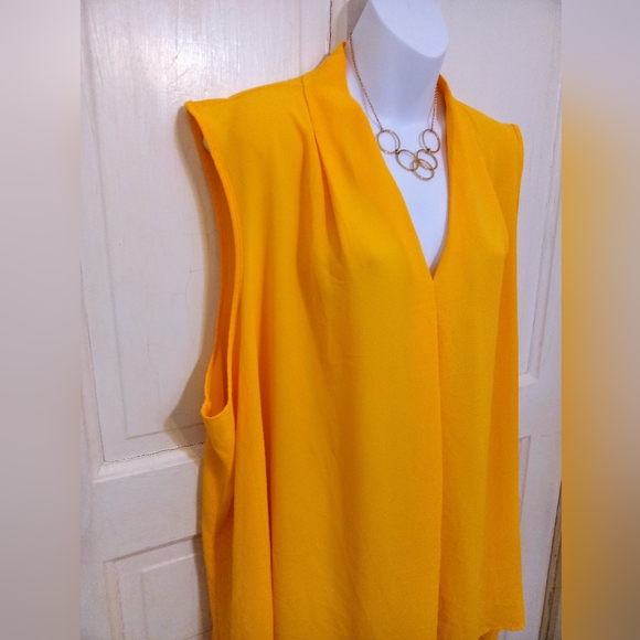 Avenue Yellow Sleeveless Blouse - Picture 4 of 6